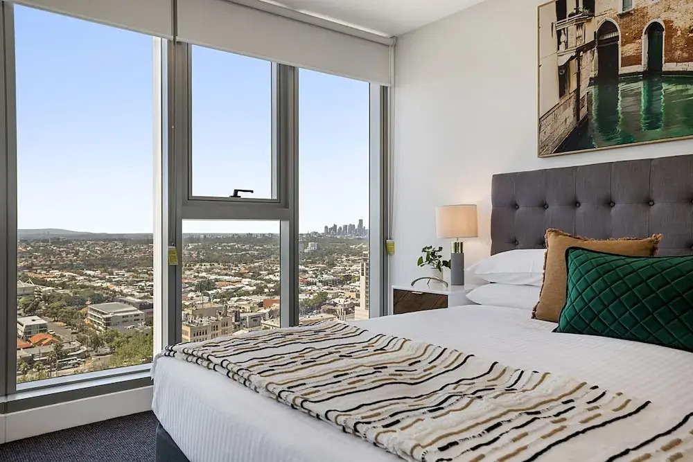 High-rise Balcony Unit With City Views, Gym, Pool