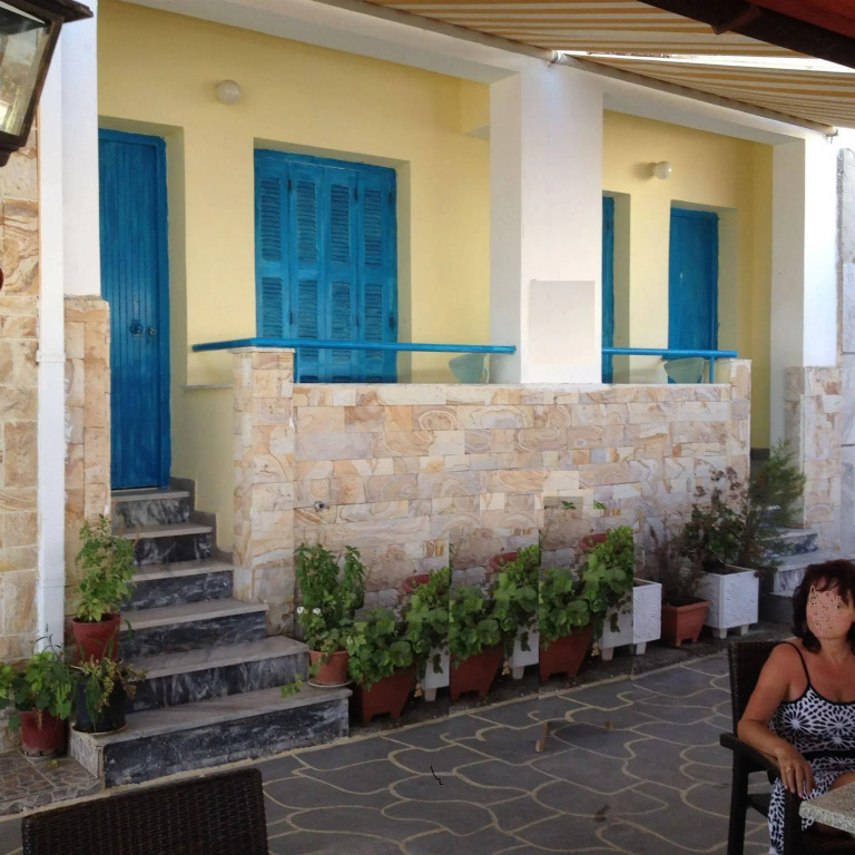 Annoula Studios and Apartments
