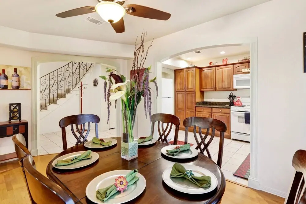2091-mockingbird Getaway 4 Bedroom Home by RedAwning