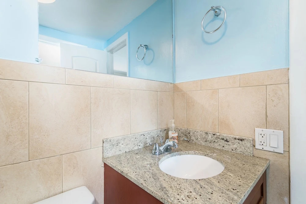 2 bedrooms on Collins Ave and 8th Street