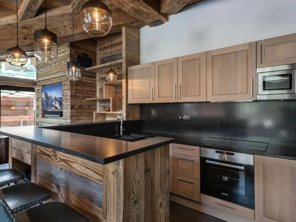 Chalet luxueux avec 5 chambres, hammam, cheminée et grande terrasse au cœur de Val dIsère - FR-1-567-34