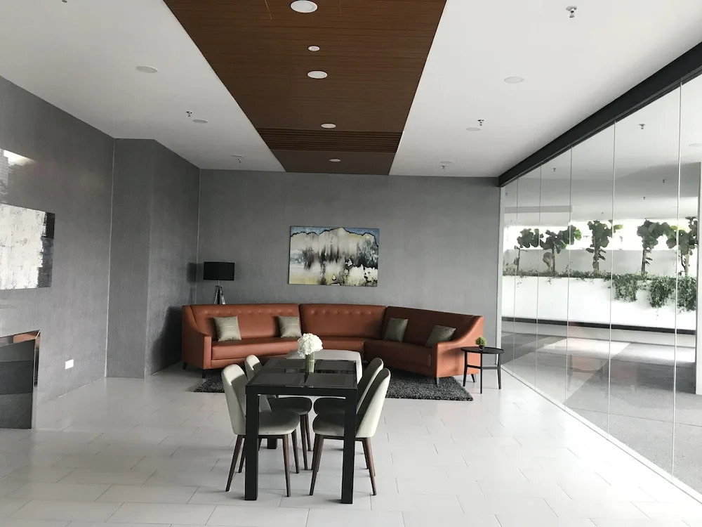 The Landmark Penthouse Luxury Condo by Casa Accommodation