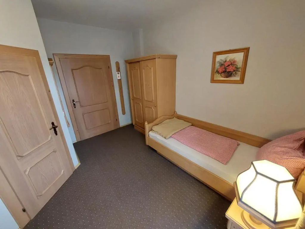 3 Raben - Leoben - Zimmer für Geschäftsreisende, Urlauber, Monteure und Handwerker, Polski Pensjonat Austria