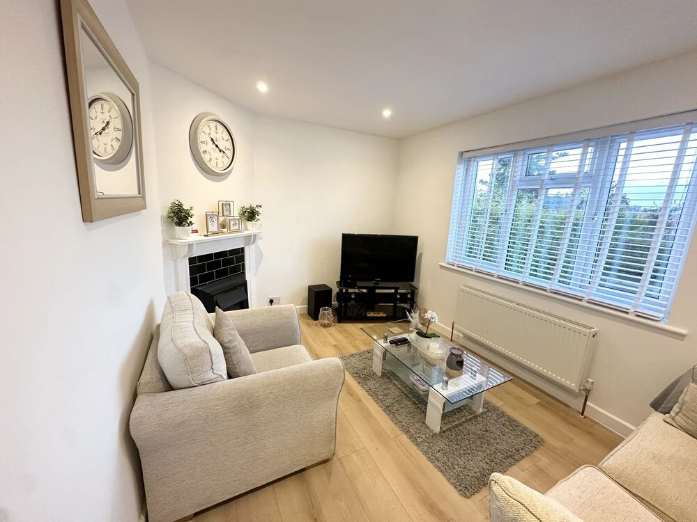 Charming 3-bed Home Minutes From City Centre