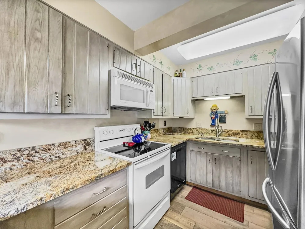111 Corinthian Circle Unit H 3br 2ba 3 Bedroom Condo by RedAwning