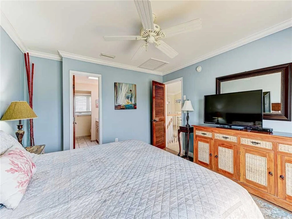 Summer Wind, 4 bedrooms, Private Pool, Next to Beach, Sleeps 8