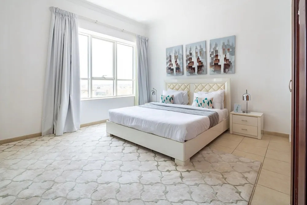 Premier 1BR Apartment in JLT - Sleeps 3!