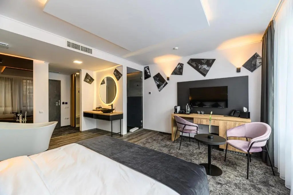 B THE HOTEL