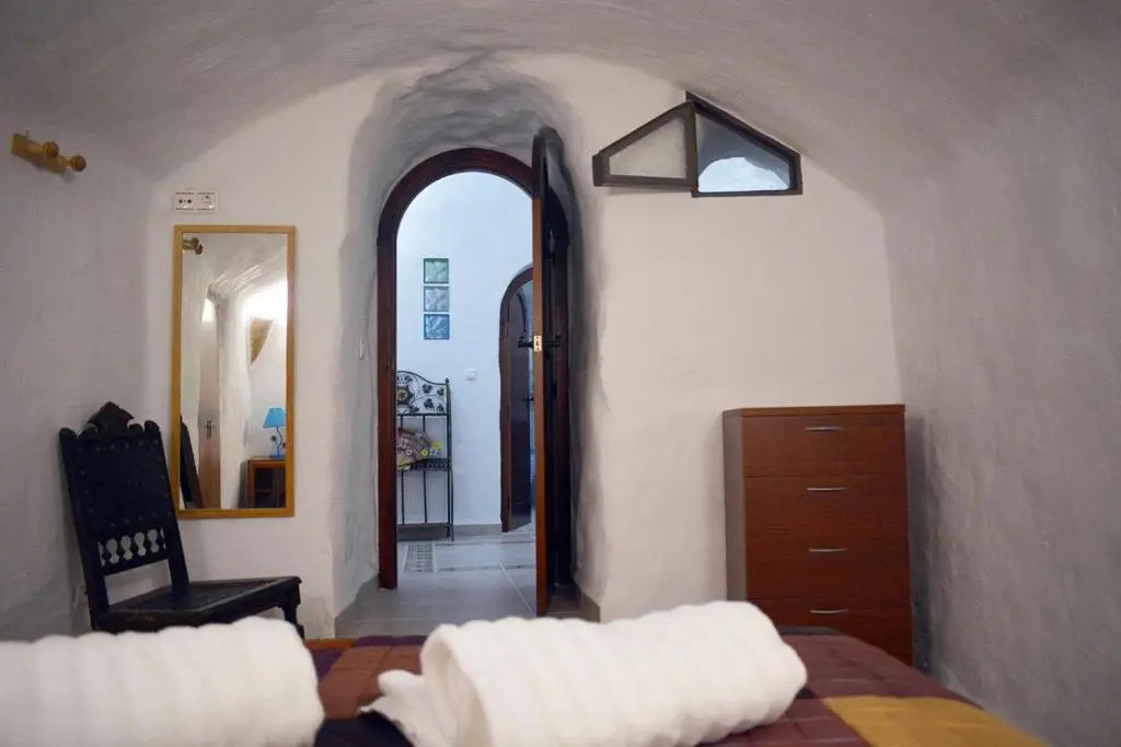 Casas Cueva con piscina y barbacoa