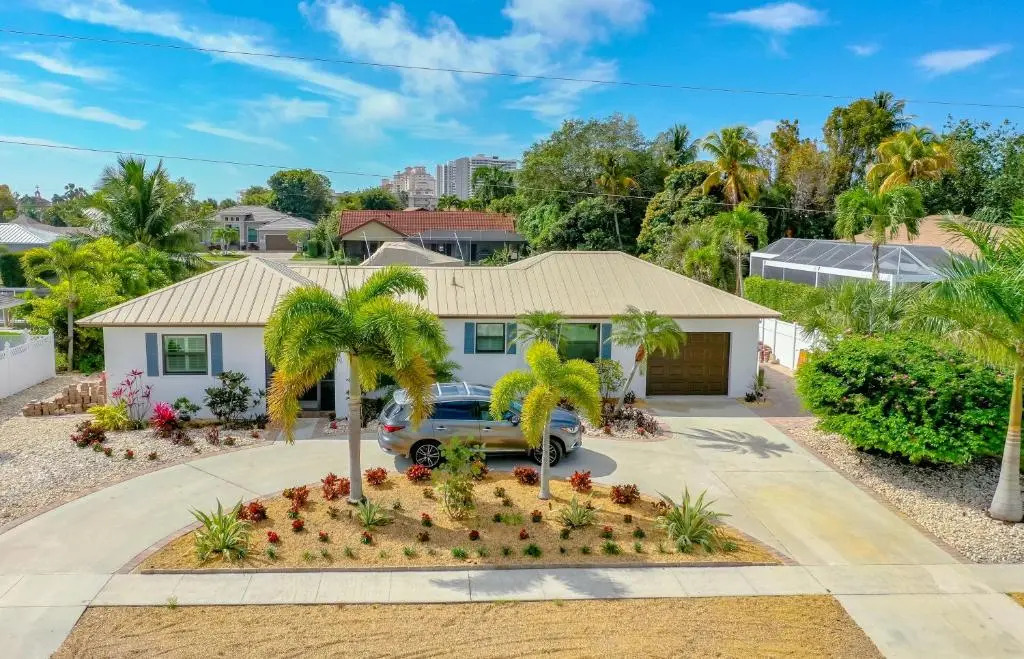 2 Bed Waterfront House I Minutes Away From The Beach