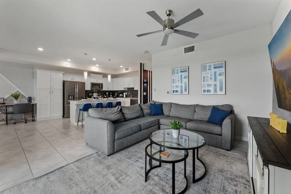 Spacious 2BR Mickey Bedroom Lake View