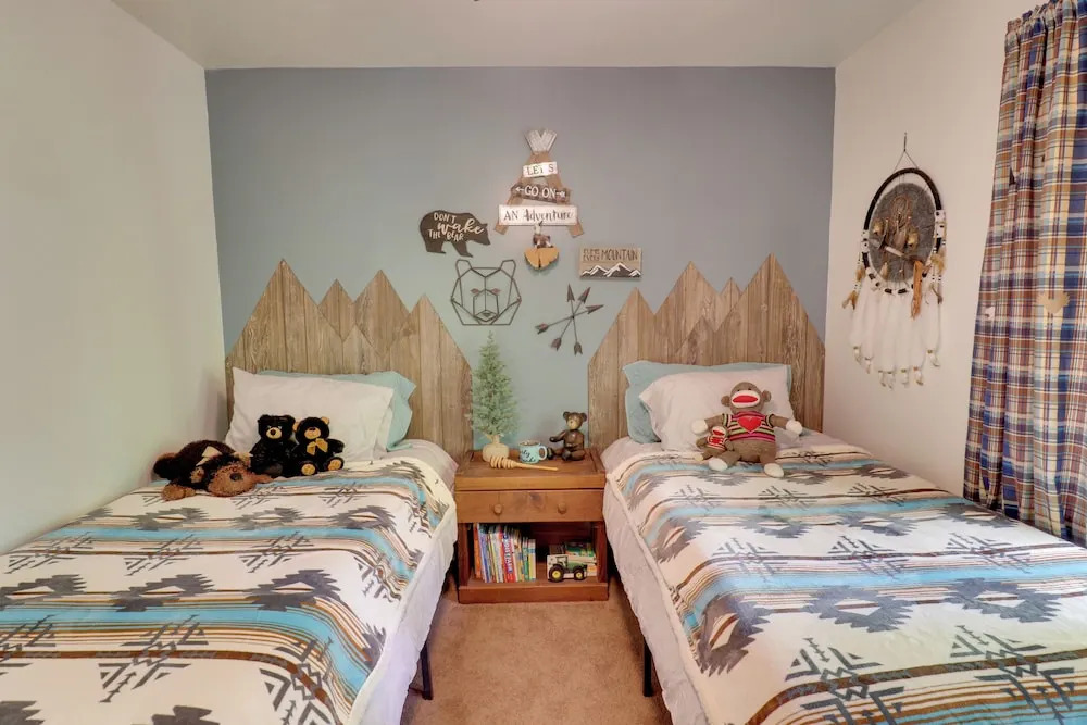 Cozy Whittier Home w/ Fire Pits < 15 Mi to Hiking!
