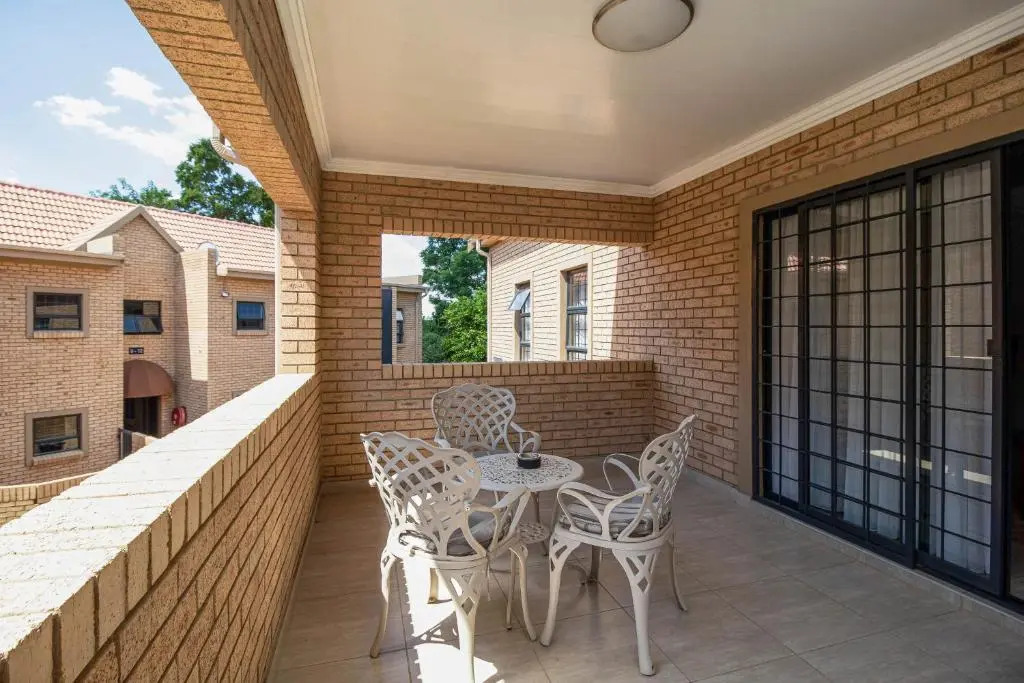 Camelot Guest House & Apartments