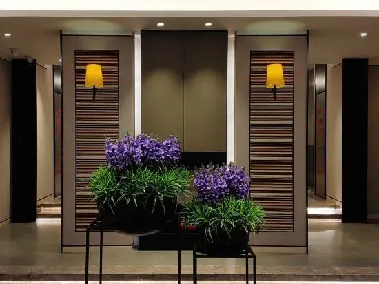 Homeinn Plus Hotel (Zhengzhou Erqi Wanda Plaza Second People's Hospital Subway Station)