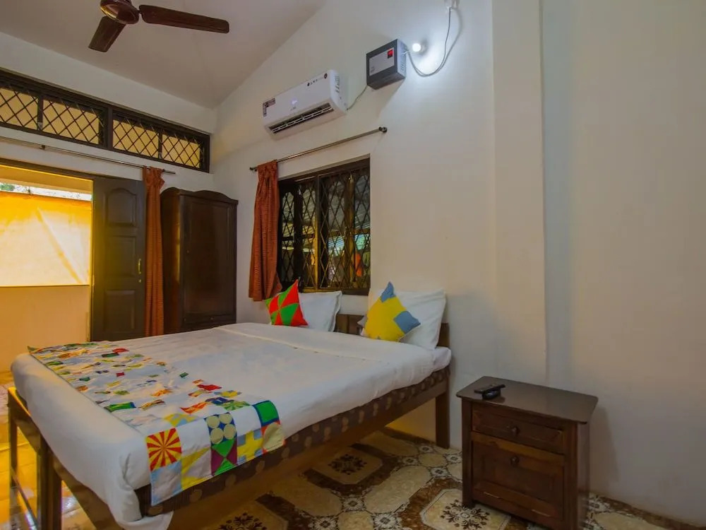 OYO 15369 Home Cozy Studio Curlies Anjuna Beach