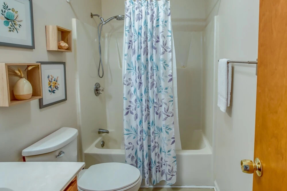 Dog-friendly Oak Island Rental - 1 Mi to Beach!