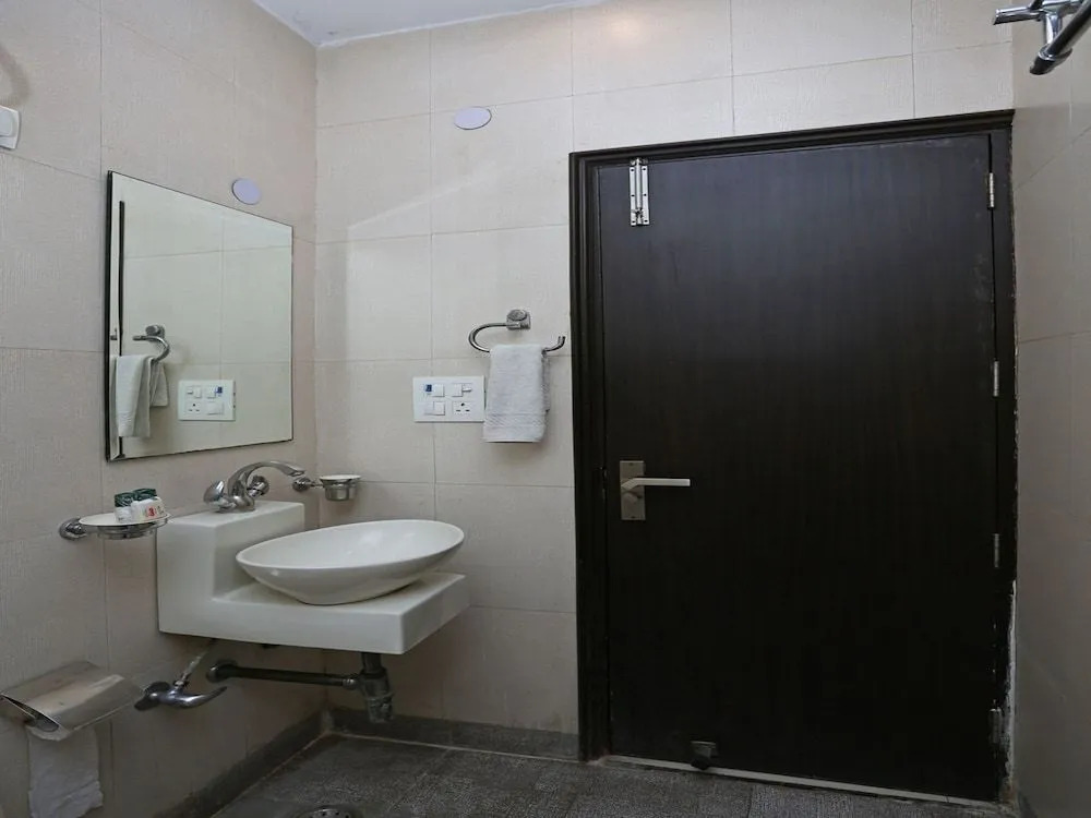 OYO 1245 Hotel Amby Inn