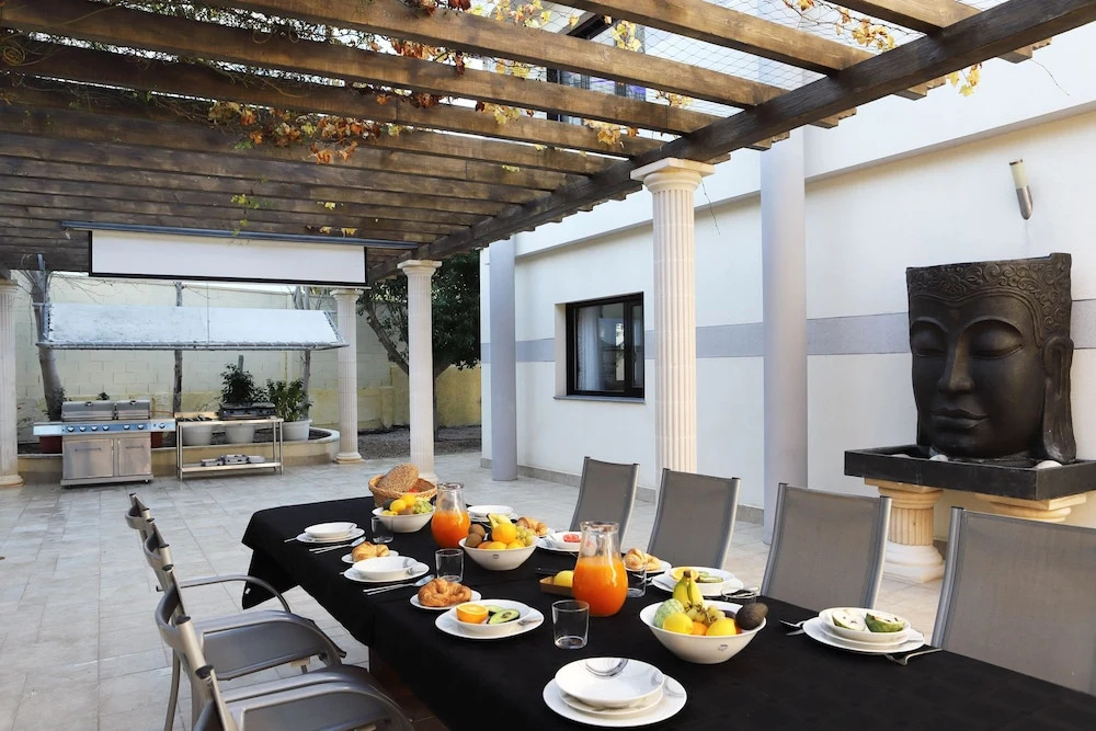 DREAM VILLA IN ALBIR BLUELINE