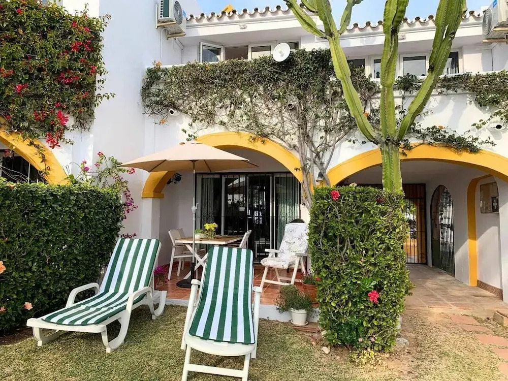 Calahonda - Sleeps 6 - Parking - Garden - Pool