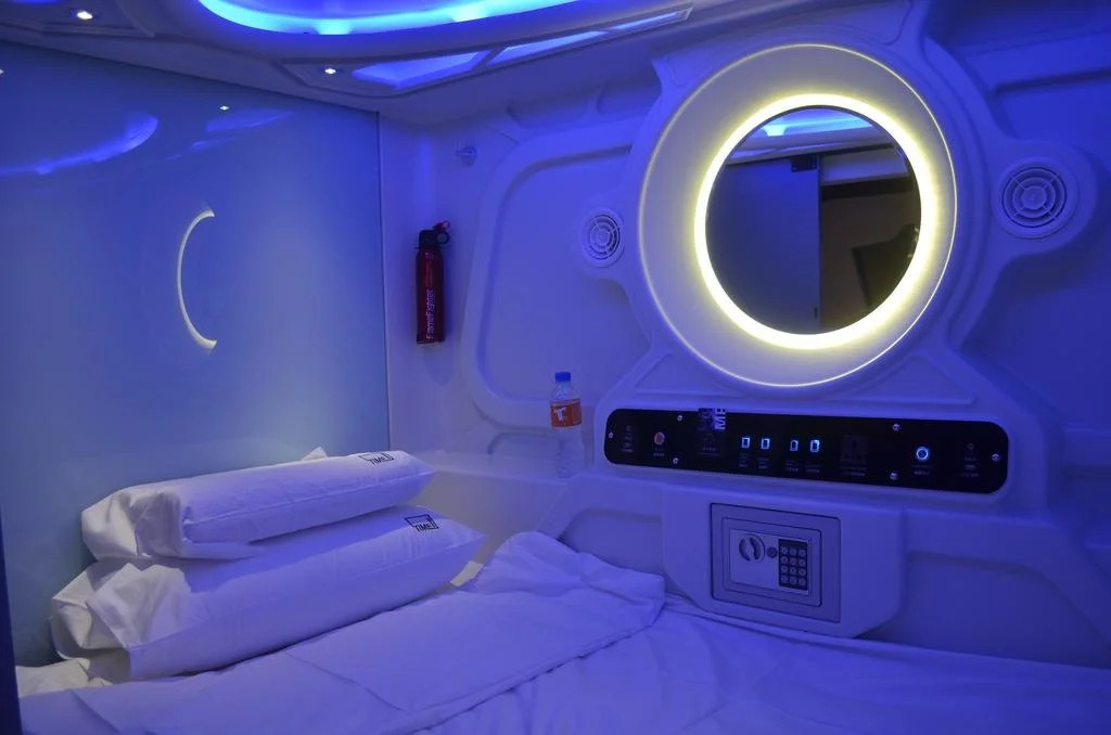 Lavish Capsule