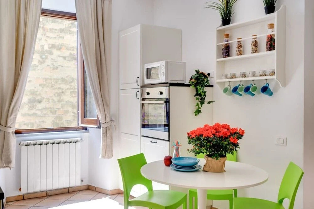 Modern & Charming 3 bed Flat in Central Location