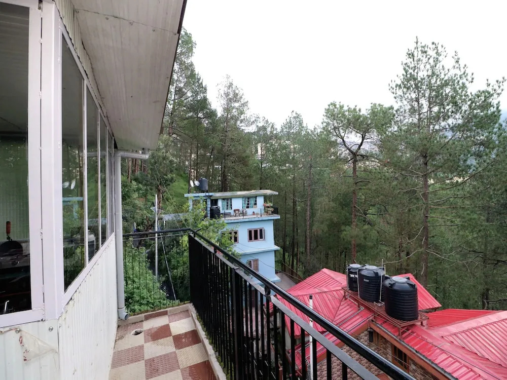 OYO 16558 HOME Cozy 2BHK Valley View ISBT Shimla