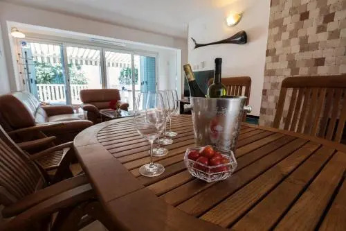 Holiday House Popic