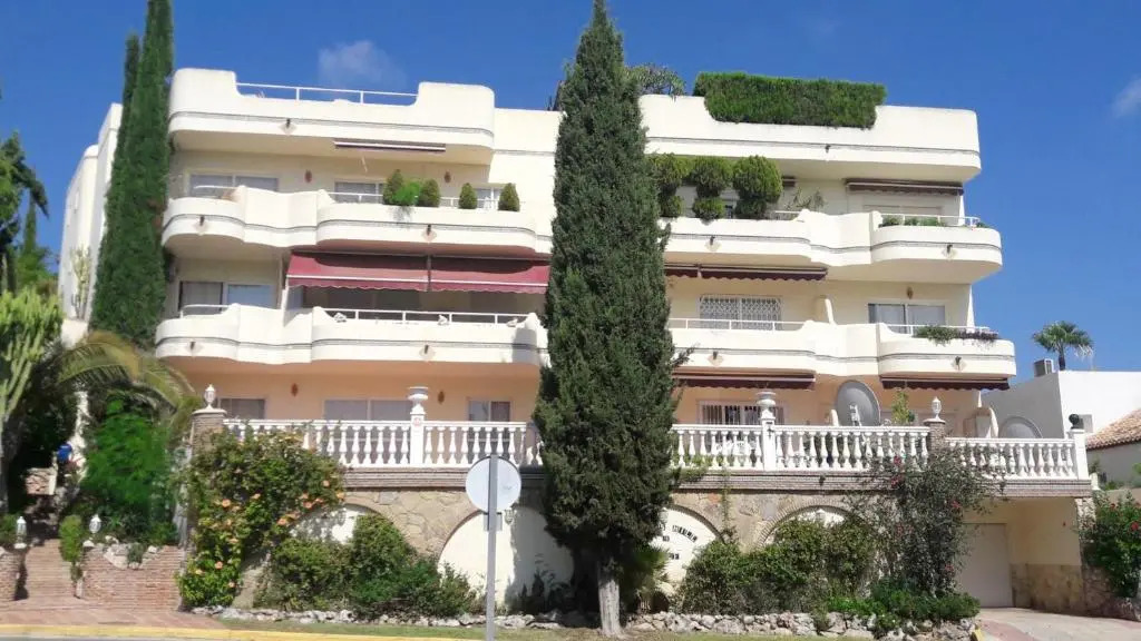 Apartment with one bedroom in Las Lagunas de Mijas with shared pool furnished terrace and WiFi 7 km from the beach