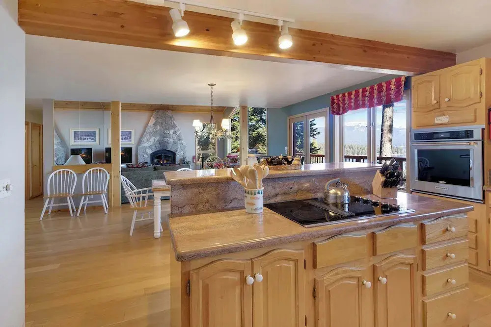 Lakeview Hideaway 3bdr for 8 w/ Private Hot Tub!