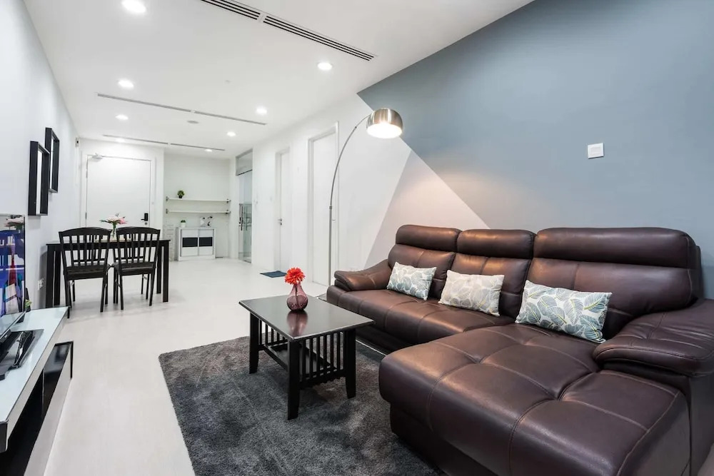 Binjai 8 by Plush
