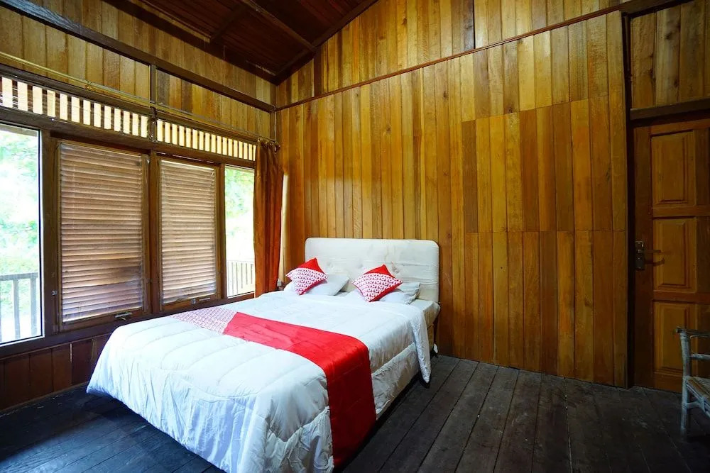 OYO 1254 Golden Lake Resort