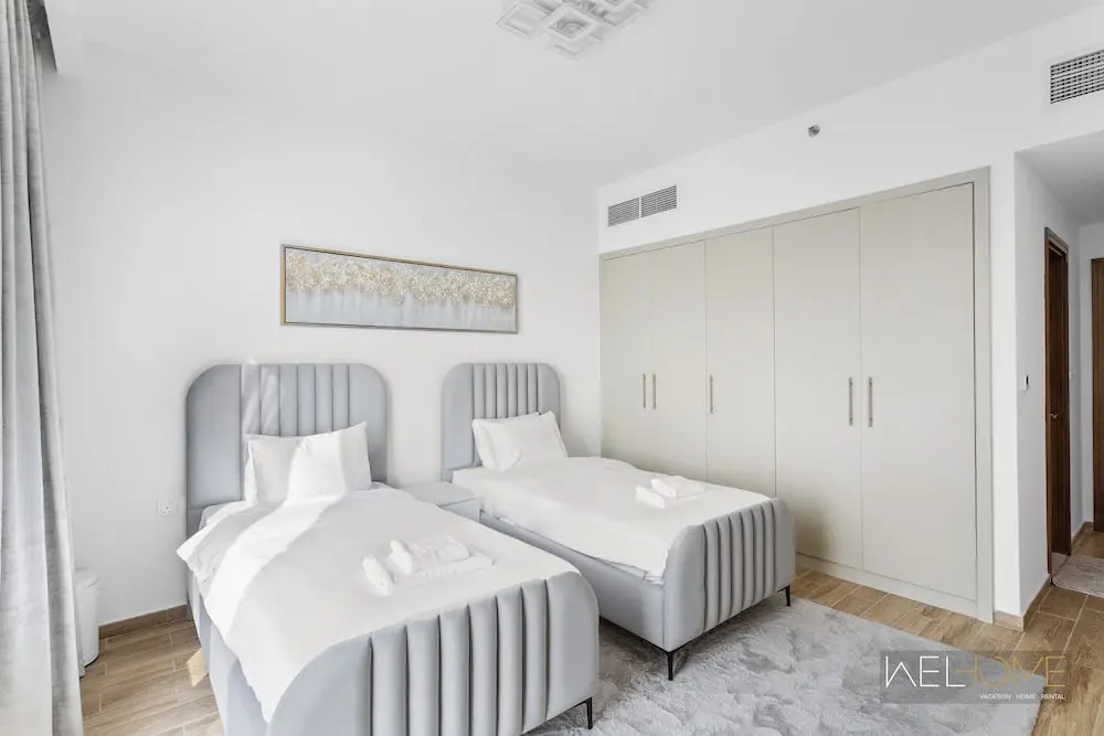 WelHome - Stunning 3BR Apartment with Balcony and Canal View