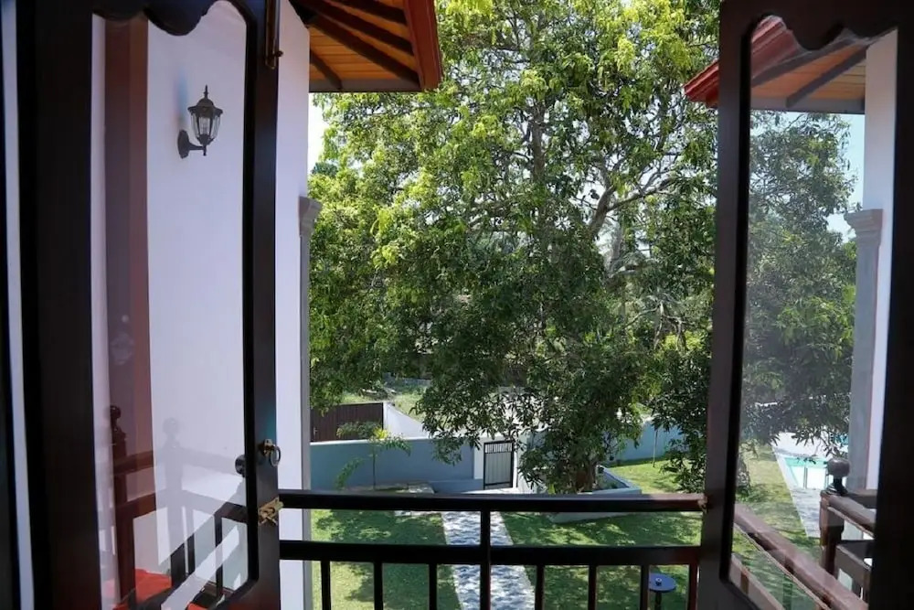 The villa has 6 bedrooms, 1 bathroom, a flat-screen Tv with satellite channels,