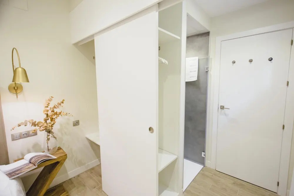 One&Lux Byron Suites
