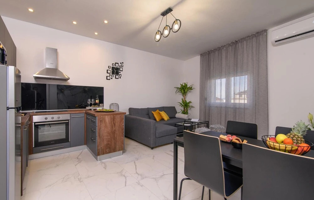 Beautiful Apartment in Kastel Gomilica With Wifi and 2 Bedrooms