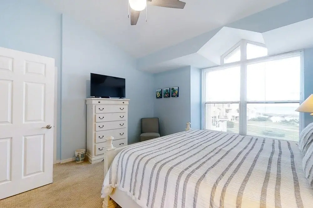 Lovely Oceanfront Townhome W/free Wifi, Central AC, Shared Pool, Private W/D