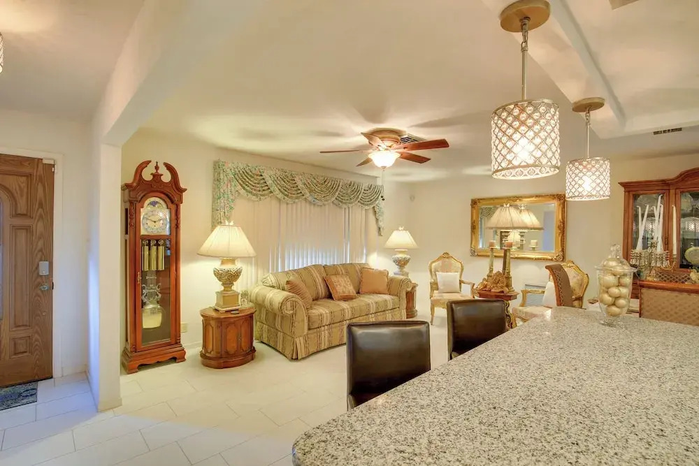 St Petersburg Home w/ Tropical Yard & Pool!