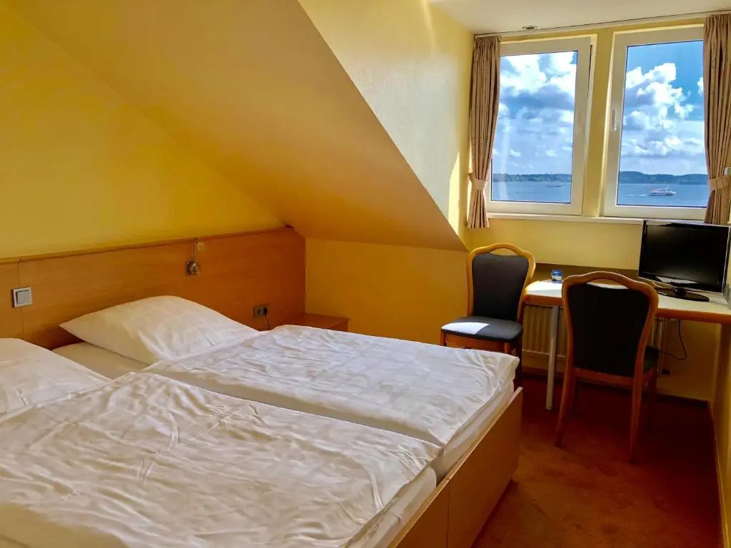 Hotel Kieler Förde & Free Parking