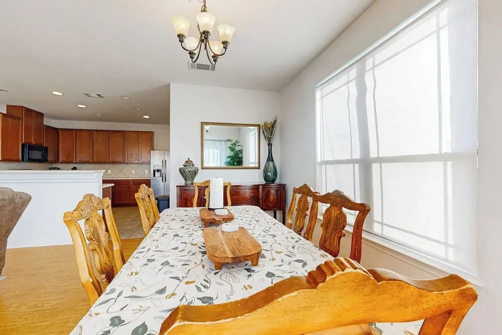 Inviting Home w/ Enlosed Yard & Gas Grill