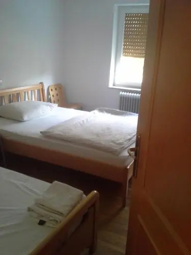 Rooms and Apartment Na poljani