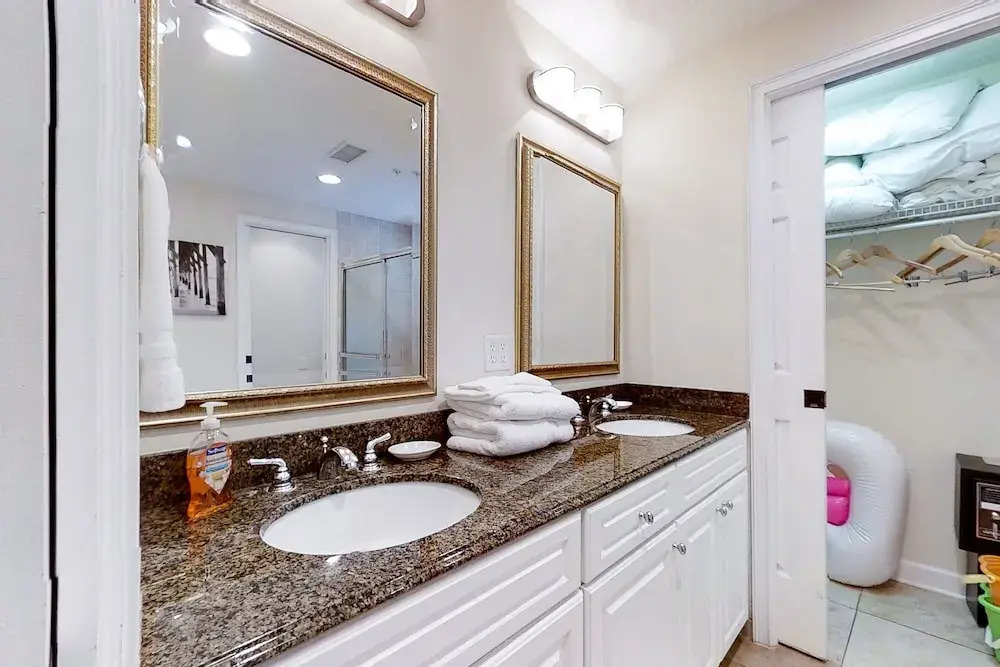 Home Near Beach With Free Wifi, Shared Pool, Central AC, Private W/D
