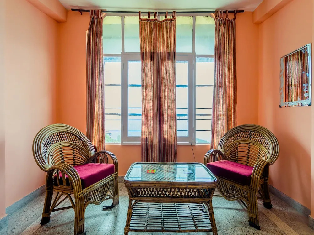 OYO 14127 Home Doon View 3BHK Library Chowk