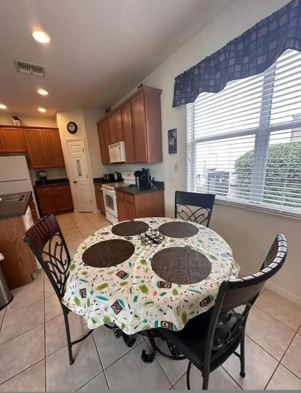 4986 Trafalgar Village 4 bed 3 Bath Pool spa