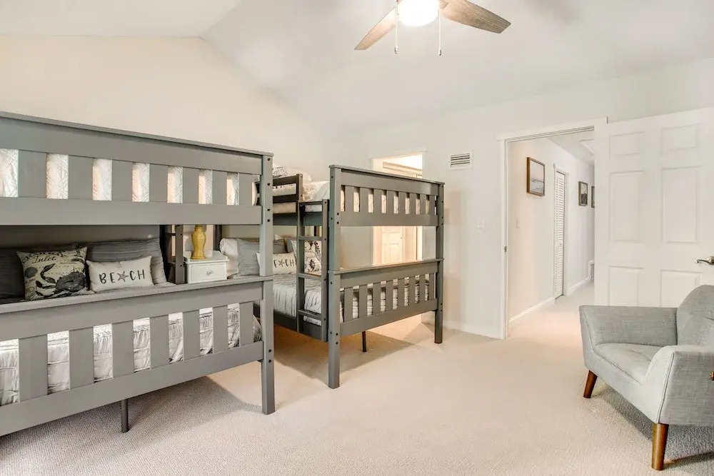 Wonderful Home Close to Everything W/shared Pool, Free Wifi, Central AC