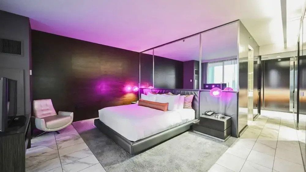 One Bedroom | 1.5 Baths & Living Room | Jet Tub – Palms Place StripSuite