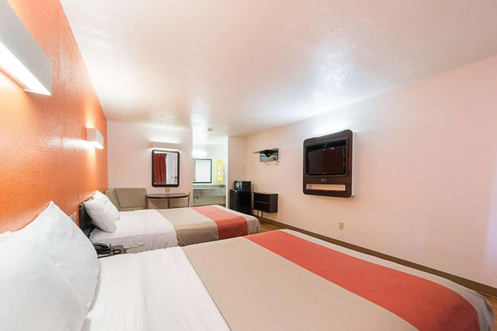 Motel 6-San Antonio, TX - Fiesta Trails
