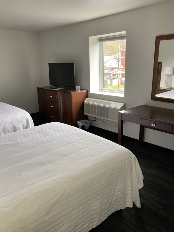 Elker Inn & Suites