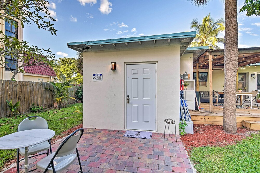 1 Block to Deerfield Beach: Studio w/ Fire Pit!