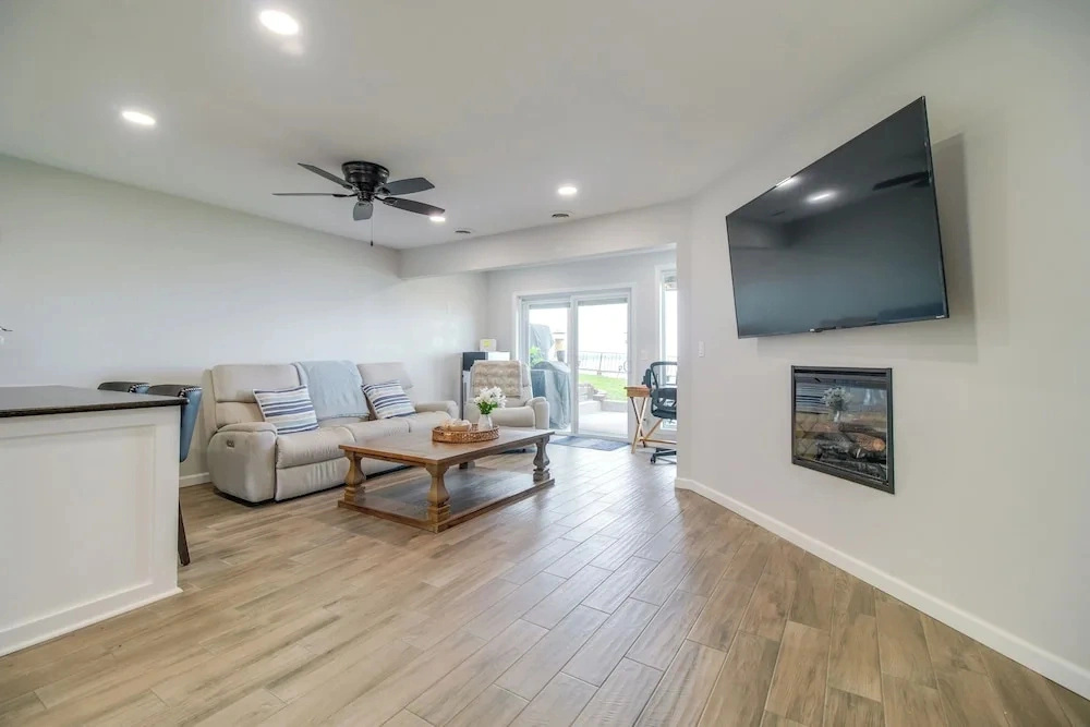 Double-decker View of Grand Lake! Modern Townhome