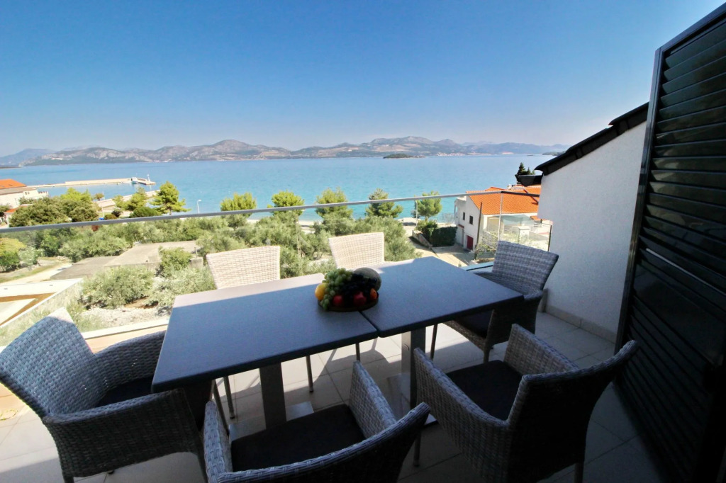 Apartments Kula